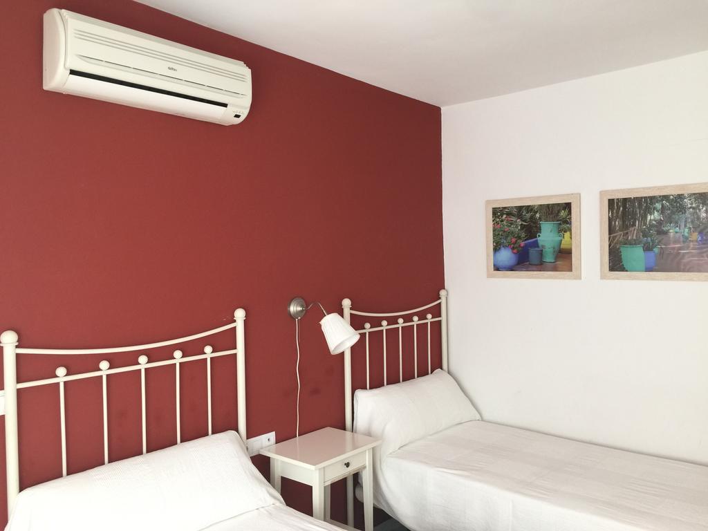 Hostal Monteluna Rociana 객실 사진